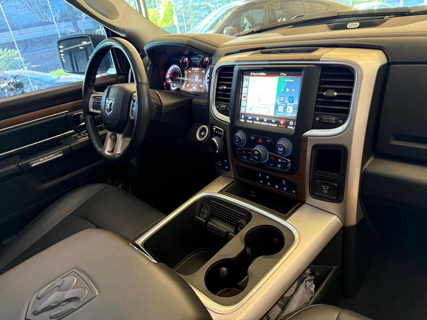 RAM 1500 Classic Laramie 5.7 V8 4X4 C.D. 2023 - miniatura 8