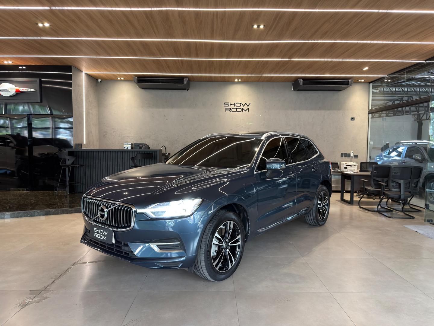 VOLVO XC60 T-8 Momentum 2.0T 16v AWD 2021