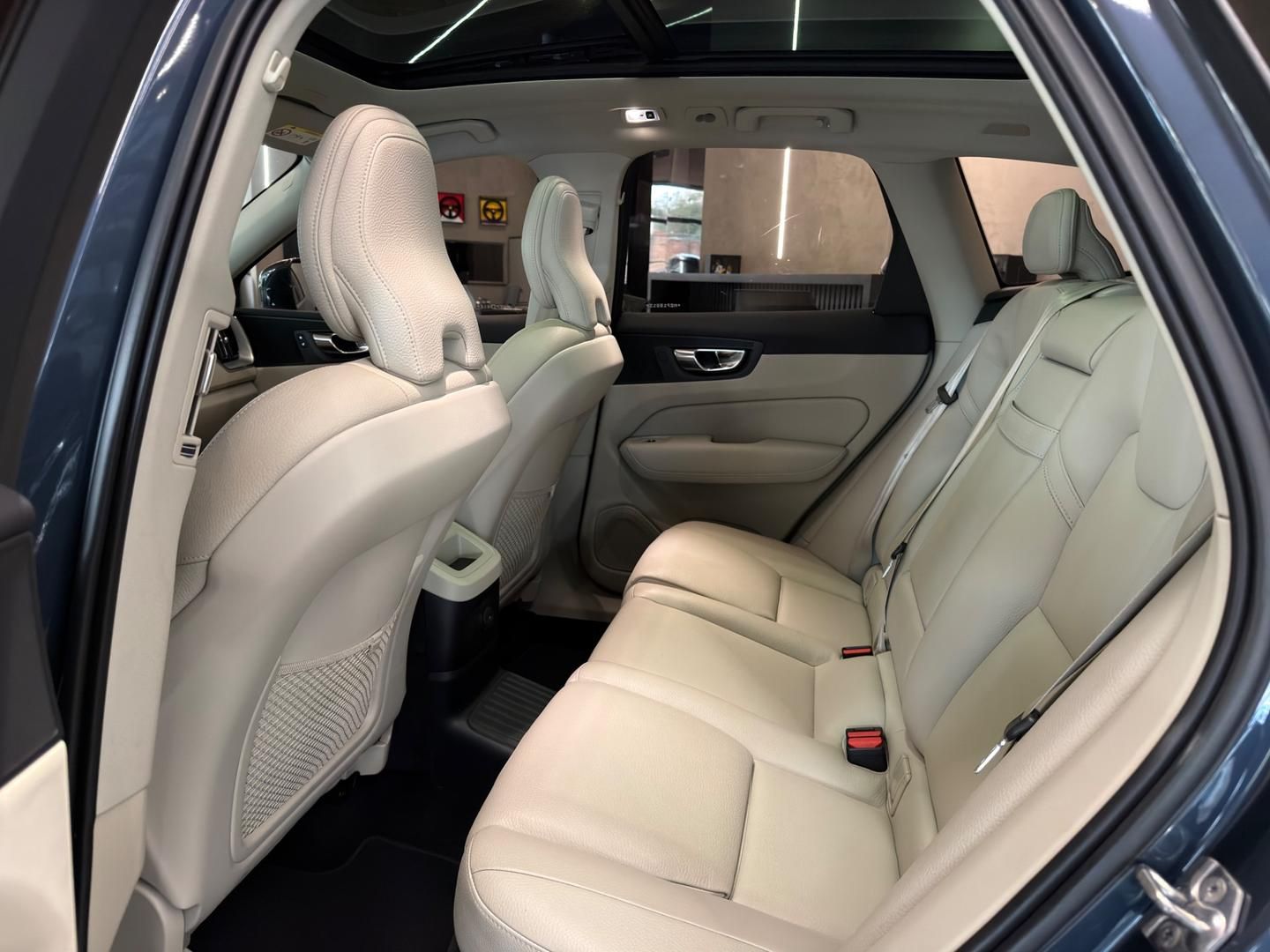 VOLVO XC60 T-8 Momentum 2.0T 16v AWD 2021 - miniatura 5