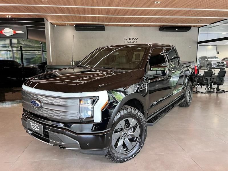 Vista principal de FORD F150 Lightning Lariat 4X4 C.D. 2023