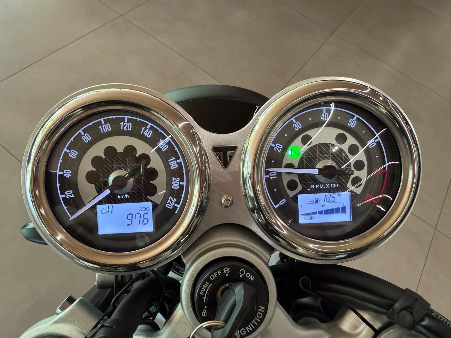 TRIUMPH Speed Twin 1200 2024 - miniatura 2