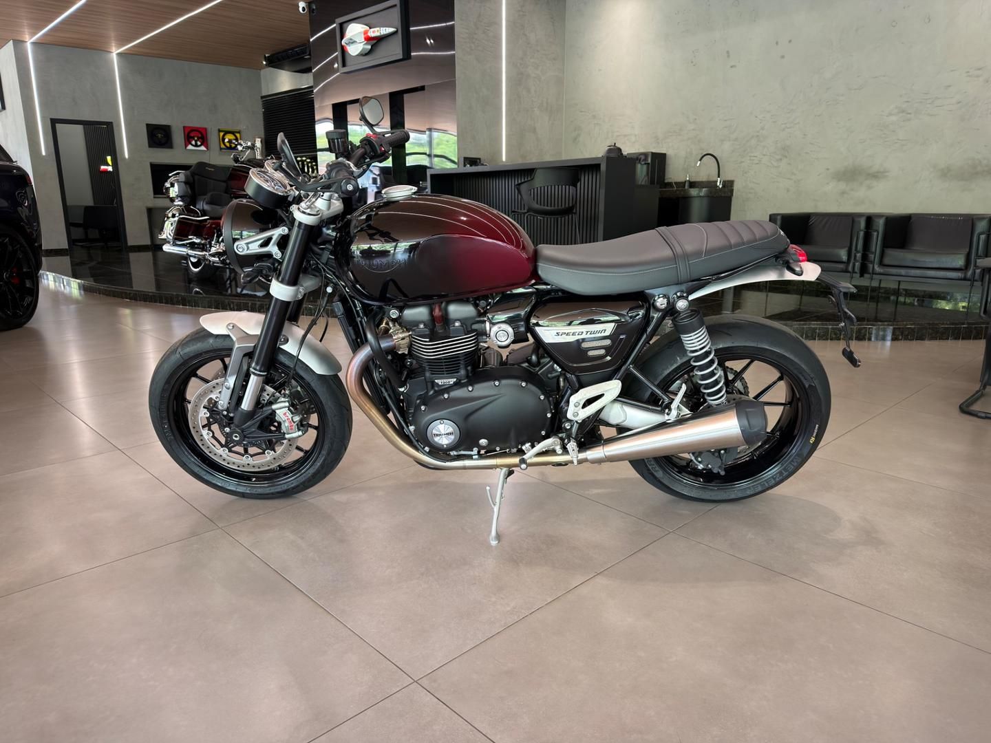 TRIUMPH Speed Twin 1200 2024 - miniatura 3