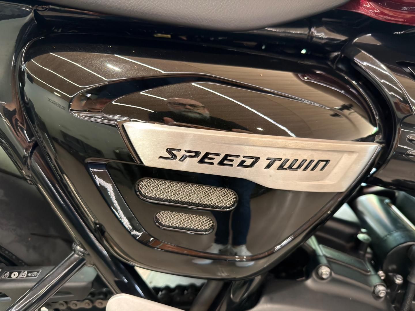 TRIUMPH Speed Twin 1200 2024 - miniatura 8