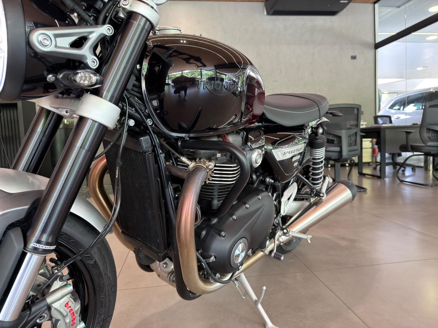 TRIUMPH Speed Twin 1200 2024 - miniatura 12
