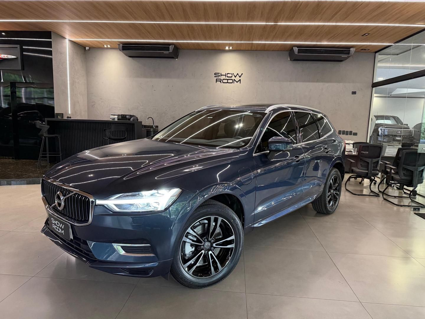 VOLVO XC60 T-8 Momentum 2.0T 16v AWD 2020