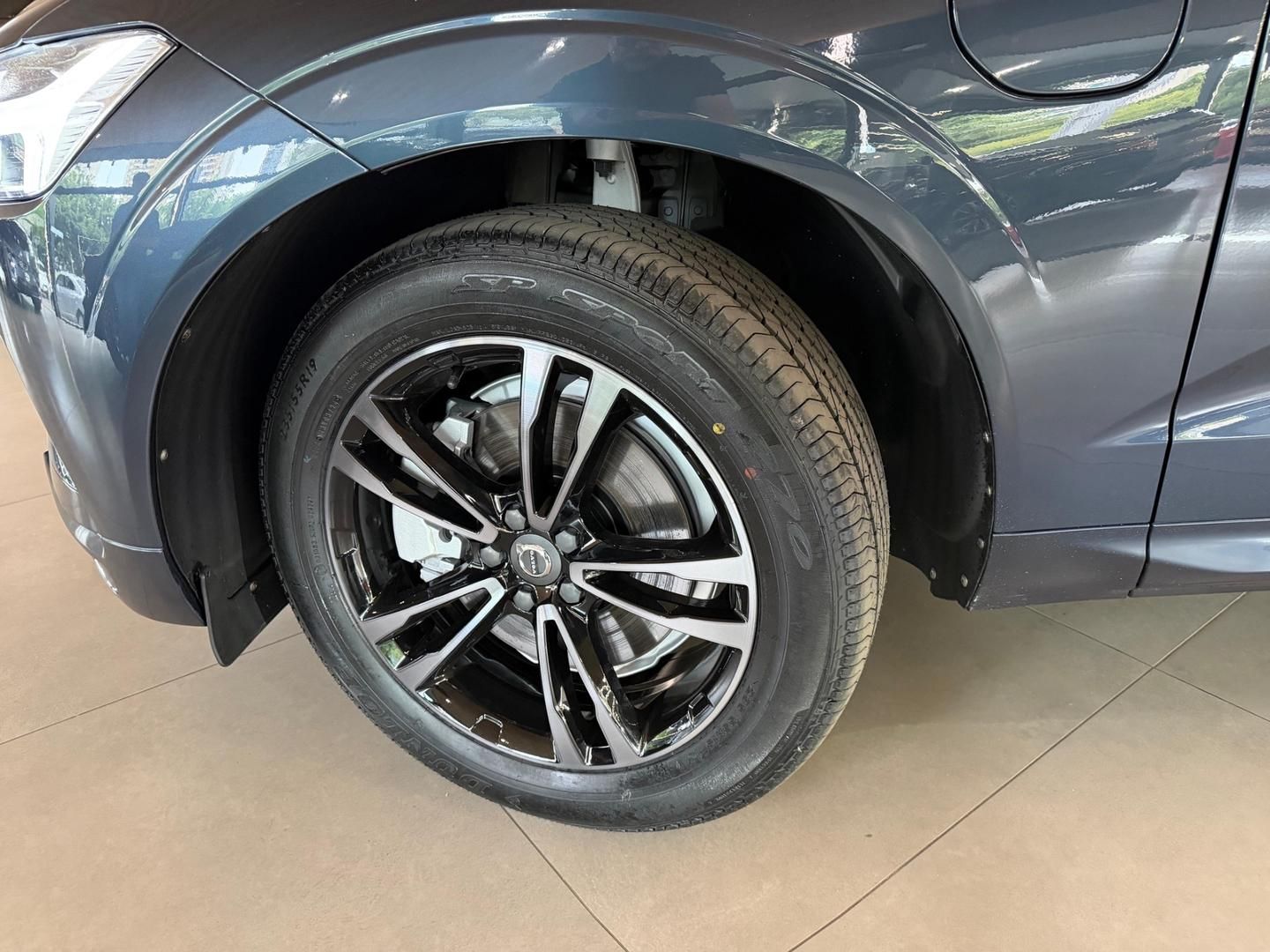 VOLVO XC60 T-8 Momentum 2.0T 16v AWD 2020 - miniatura 2