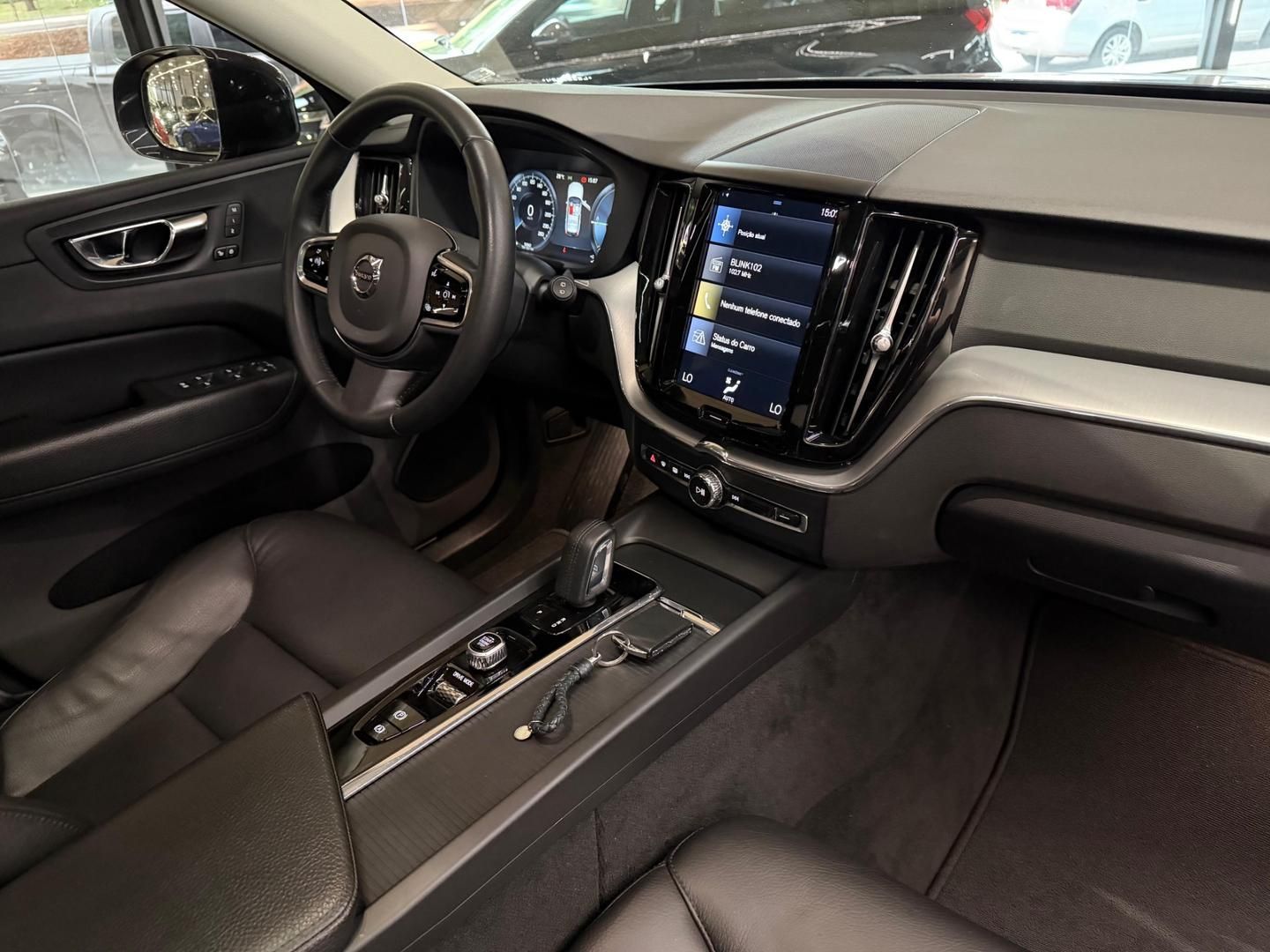 VOLVO XC60 T-8 Momentum 2.0T 16v AWD 2020 - miniatura 7