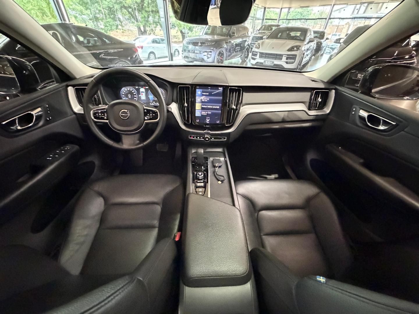 VOLVO XC60 T-8 Momentum 2.0T 16v AWD 2020 - miniatura 9