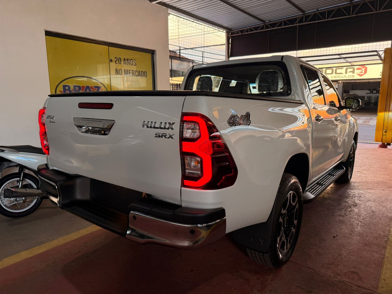 TOYOTA Hilux SRX D4-D 2.8TDi 16v 4X4 C.D. 2026 - miniatura 4