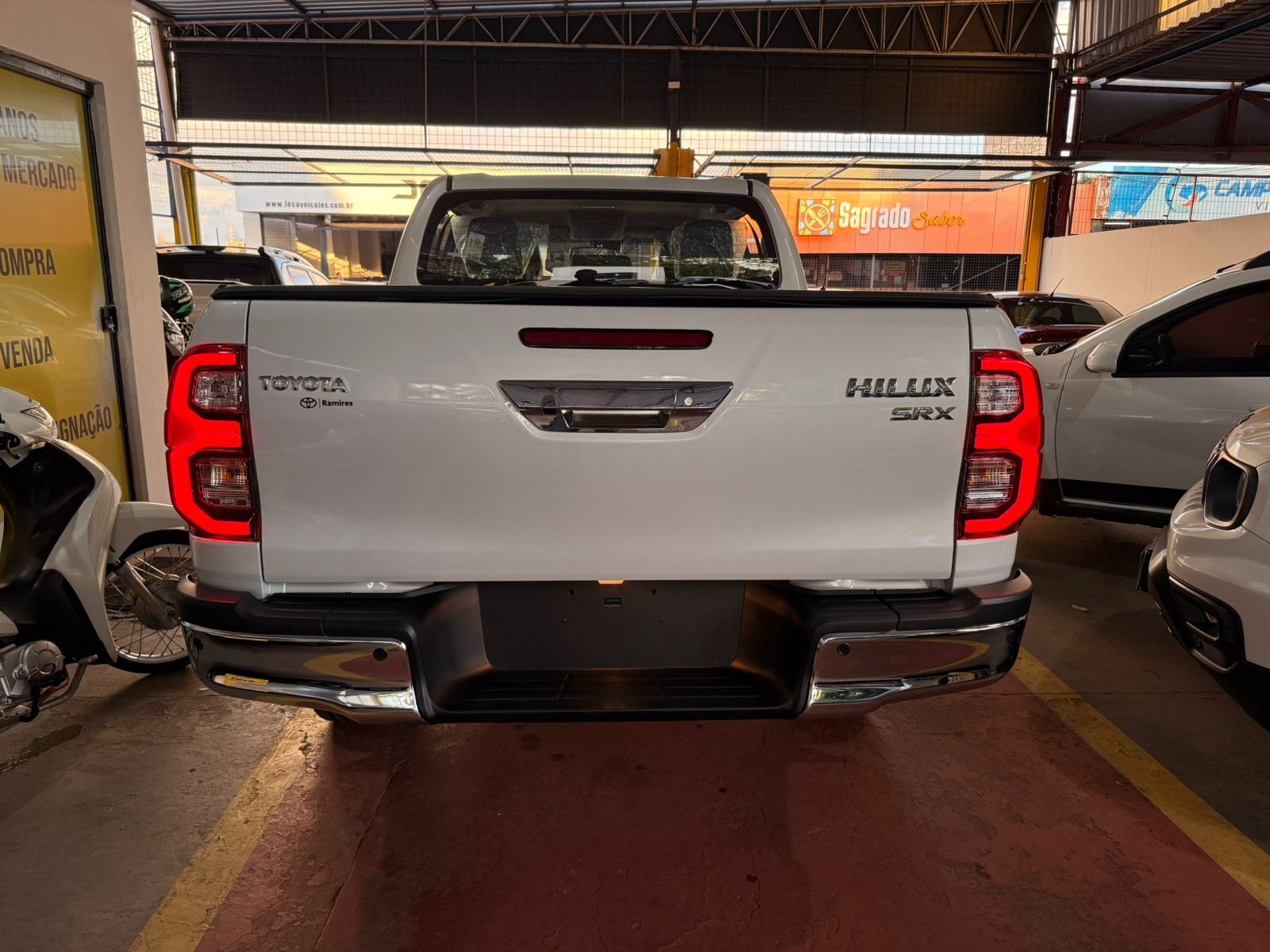 TOYOTA Hilux SRX D4-D 2.8TDi 16v 4X4 C.D. 2026 - miniatura 5