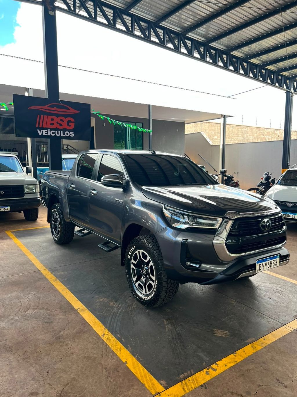 Vista principal de TOYOTA Hilux SRX D4-D 2.8TDi 16v 4X4 C.D. 2024