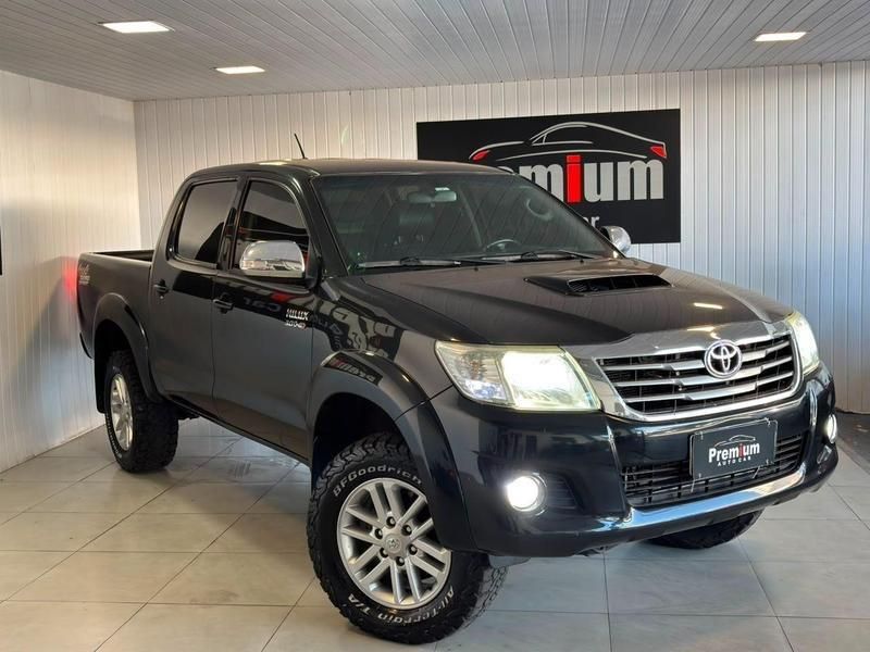 Vista principal de TOYOTA Hilux SRV D4-D 3.0TDi 16v 4X4 C.D. 2014