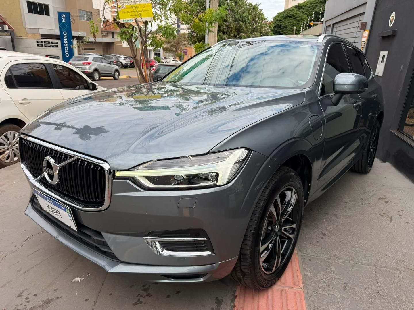 VOLVO XC60 T-8 Momentum 2.0T 16v AWD 2020