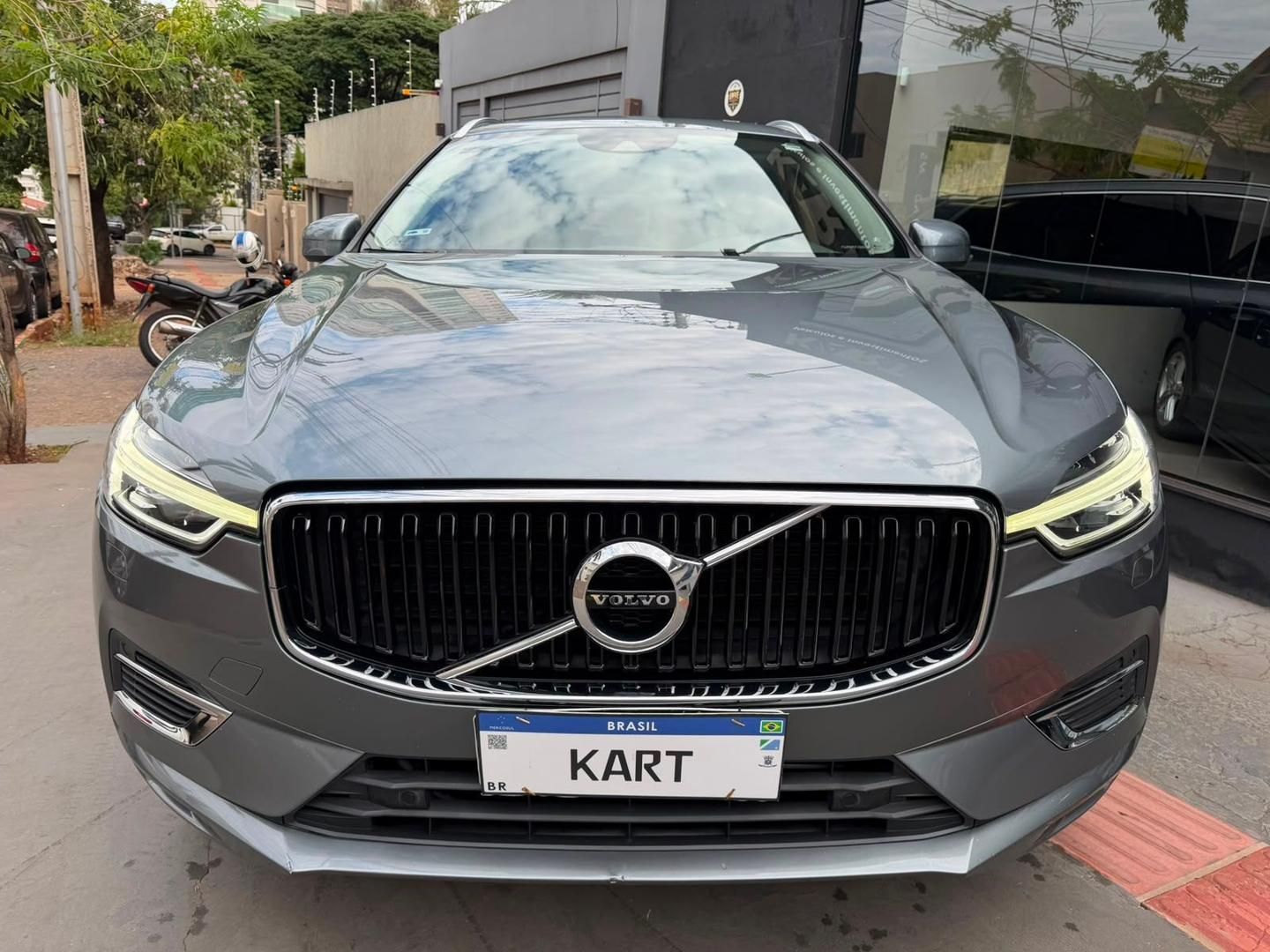 VOLVO XC60 T-8 Momentum 2.0T 16v AWD 2020 - miniatura 2