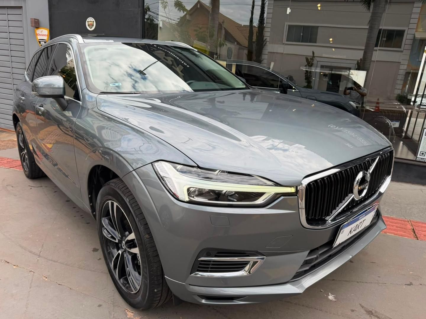 VOLVO XC60 T-8 Momentum 2.0T 16v AWD 2020 - miniatura 3
