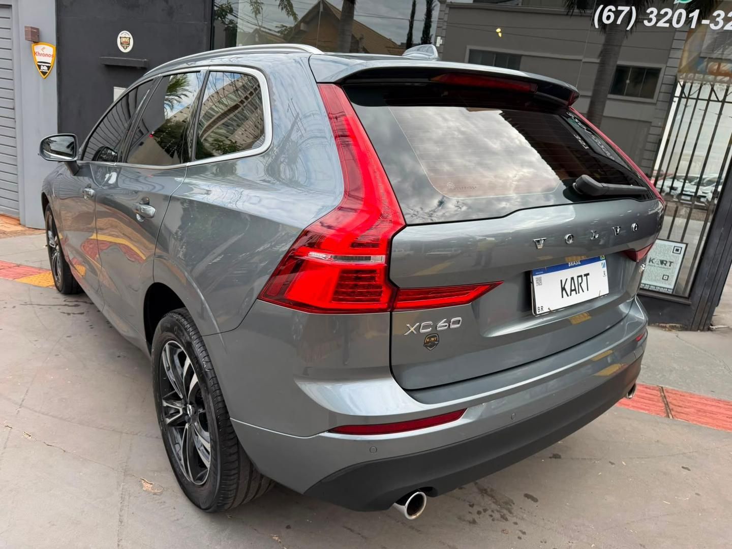 VOLVO XC60 T-8 Momentum 2.0T 16v AWD 2020 - miniatura 4