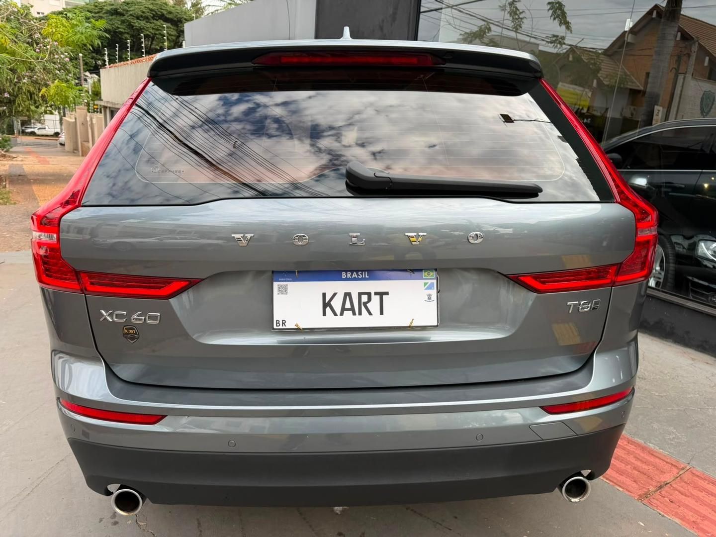 VOLVO XC60 T-8 Momentum 2.0T 16v AWD 2020 - miniatura 5