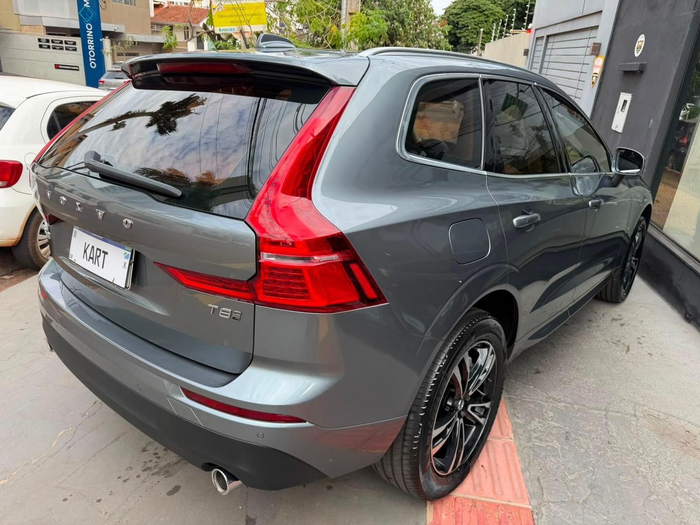 VOLVO XC60 T-8 Momentum 2.0T 16v AWD 2020 - miniatura 6