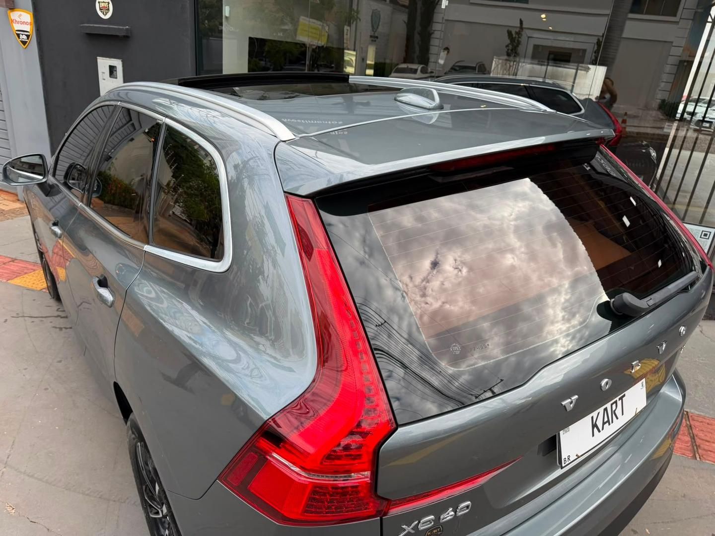 VOLVO XC60 T-8 Momentum 2.0T 16v AWD 2020 - miniatura 16