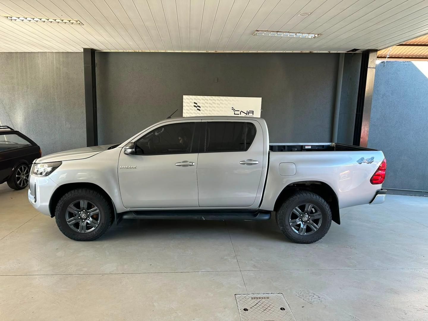 TOYOTA Hilux SR D4-D 2.8TDi 16v 4X4 C.D. 2025 - miniatura 2