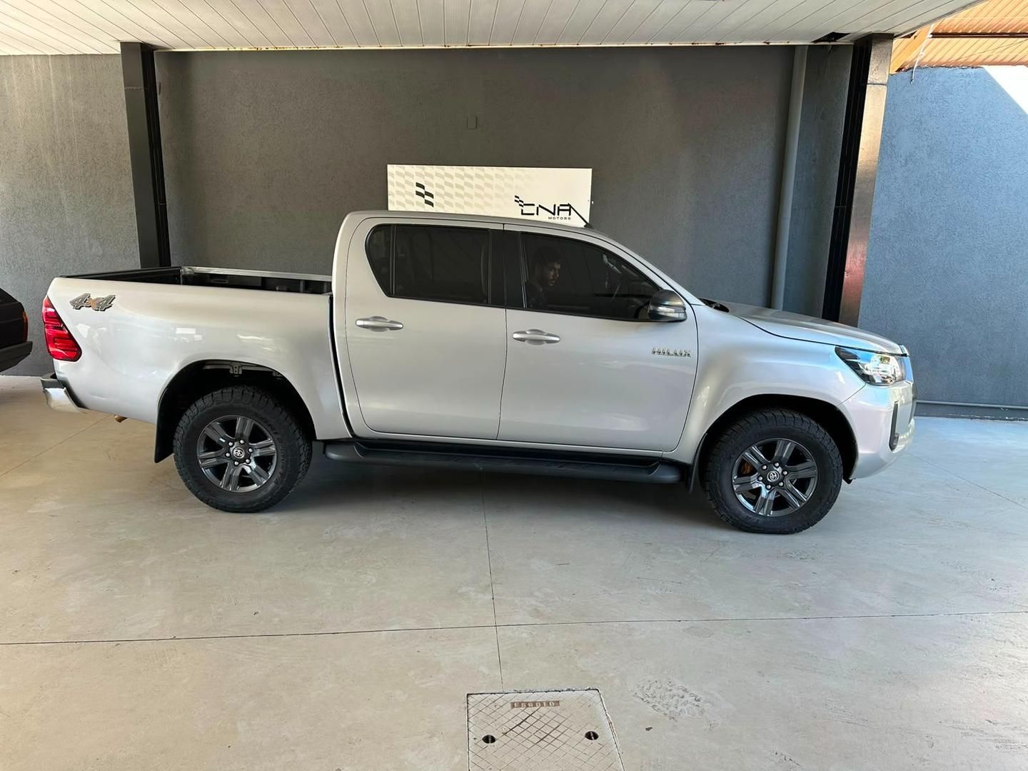 TOYOTA Hilux SR D4-D 2.8TDi 16v 4X4 C.D. 2025 - miniatura 6