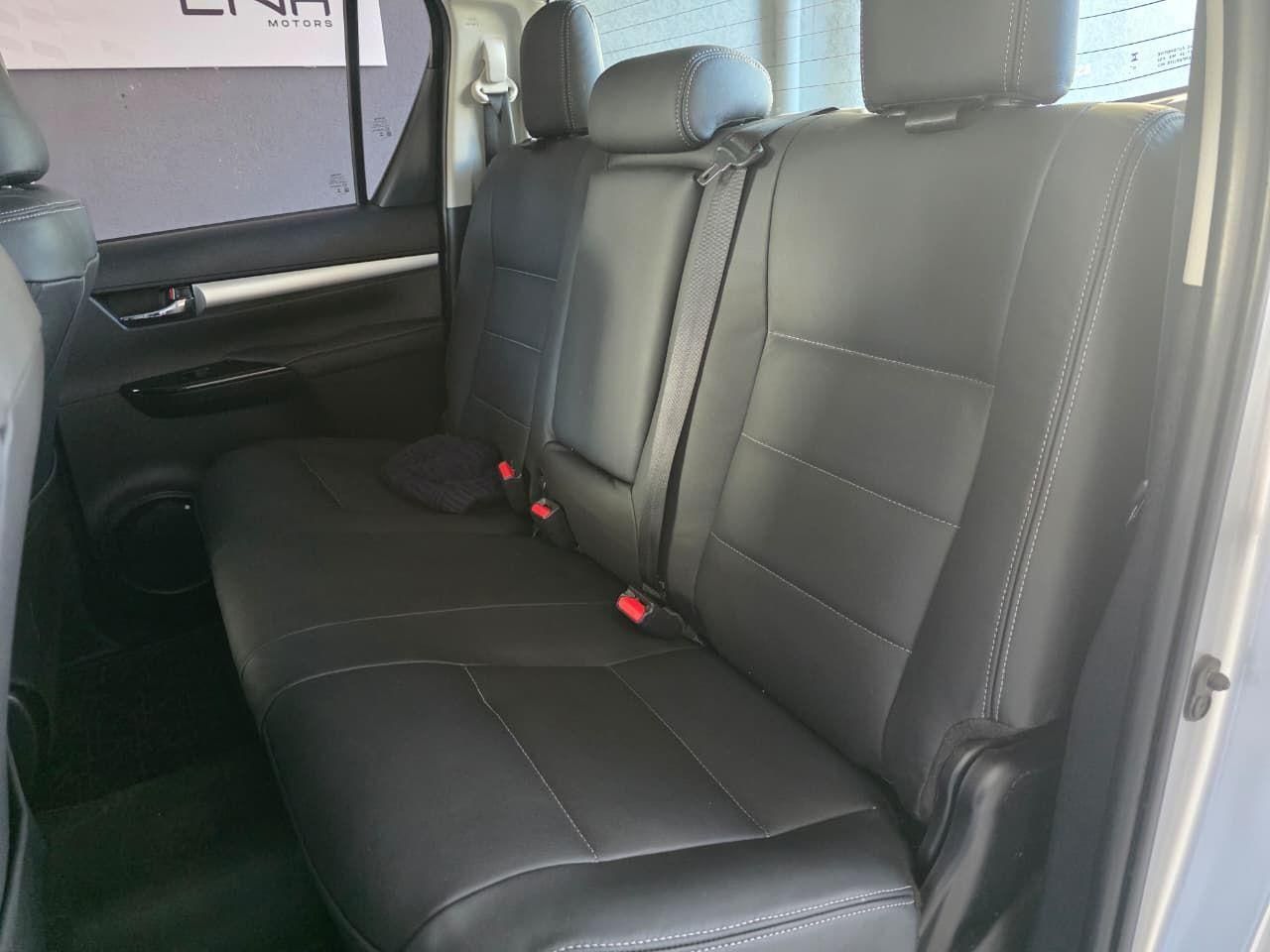 TOYOTA Hilux SR D4-D 2.8TDi 16v 4X4 C.D. 2025 - miniatura 7