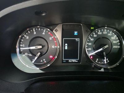 TOYOTA Hilux SR D4-D 2.8TDi 16v 4X4 C.D. 2025 - miniatura 10