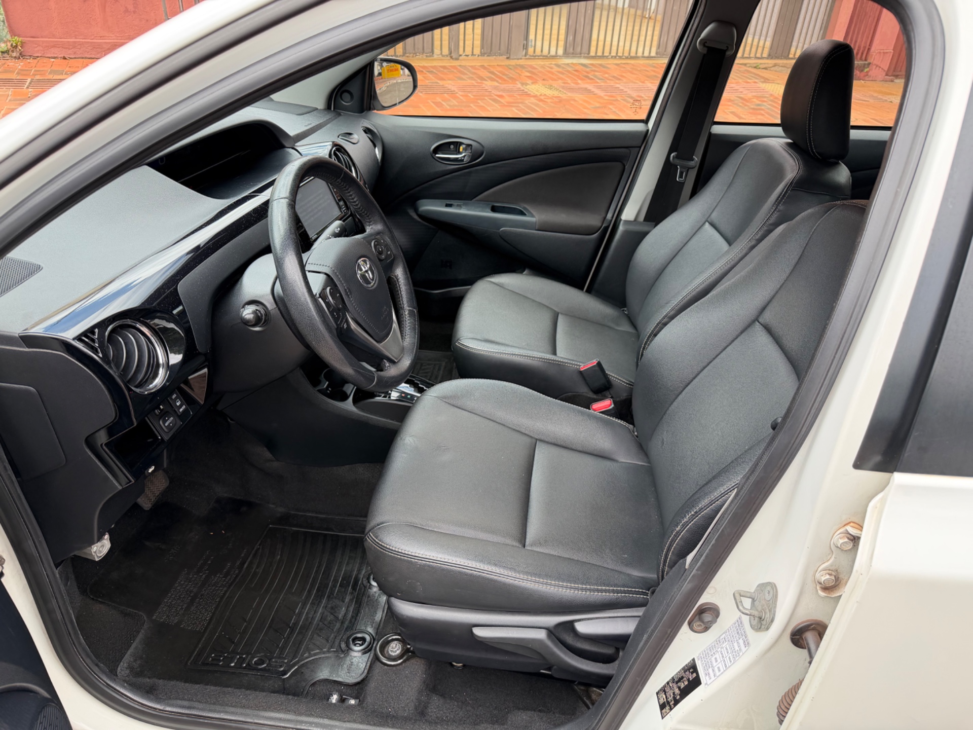 TOYOTA Etios Sedan XLS 1.5 16v 2017 - miniatura 7