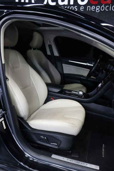 FORD Fusion Titanium 2.0T 16v AWD 2018 - miniatura 12