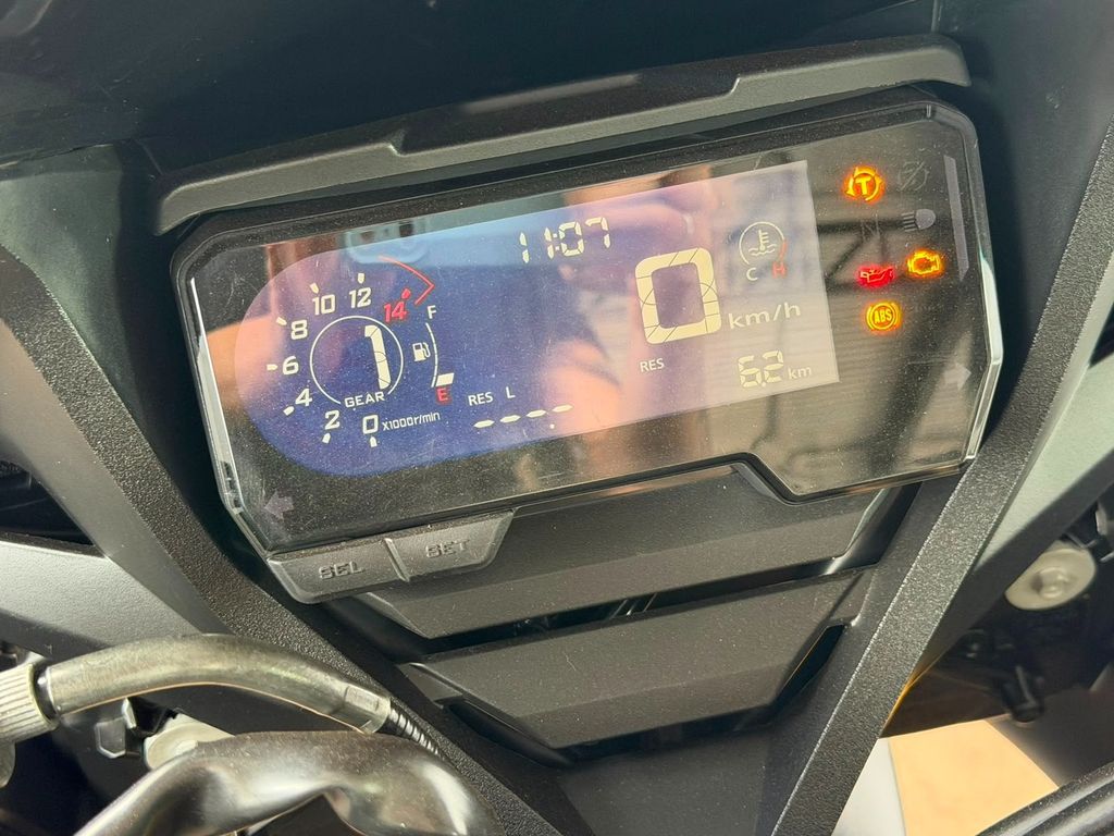 HONDA CBR 650R 2023 - miniatura 4