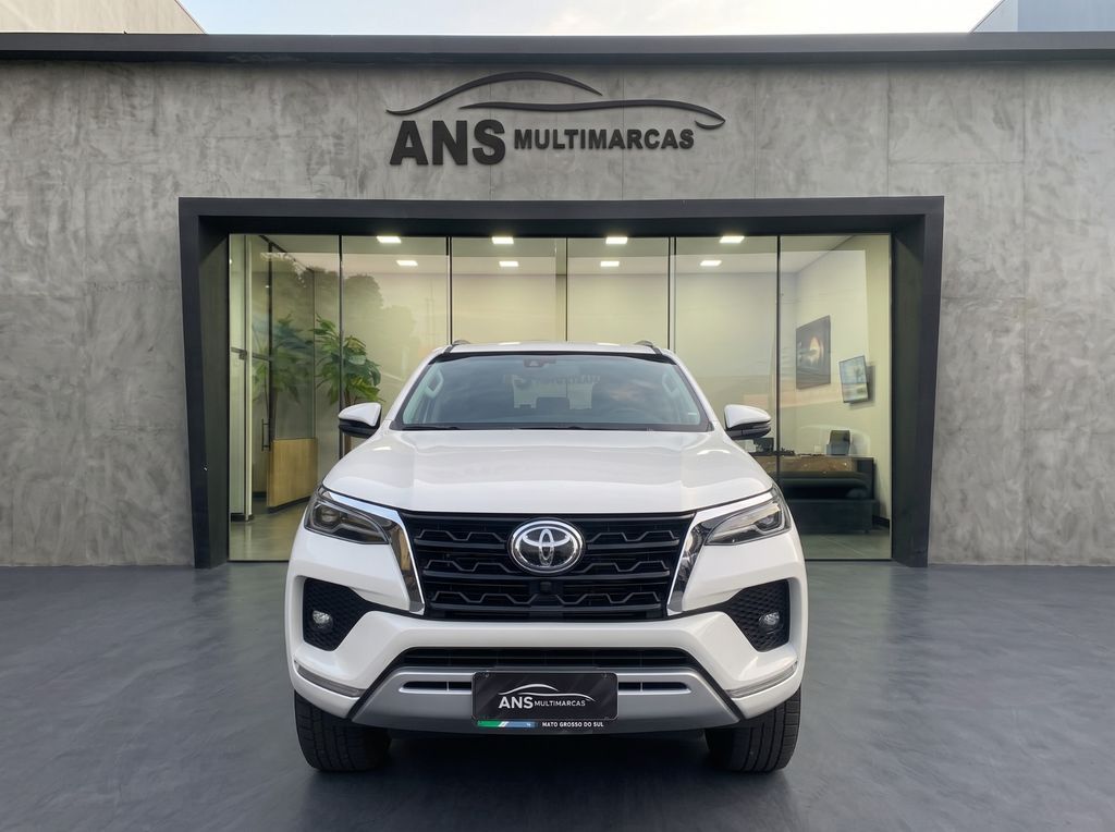 Vista principal de TOYOTA Hilux SW4 SRX Diamond D4-D 2.8TDi 16v 4x4 2024
