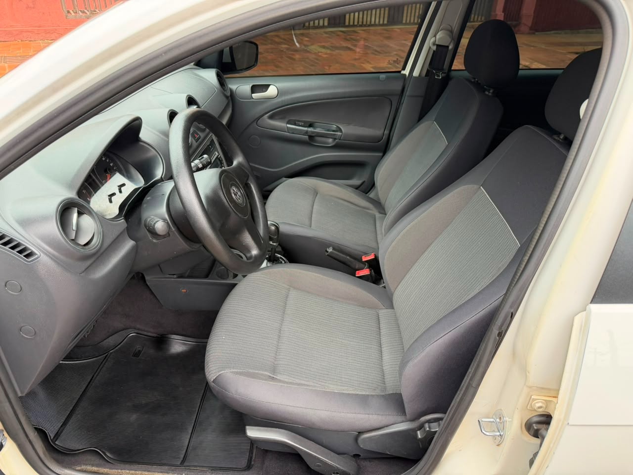VOLKSWAGEN Gol 1.6 I-Motion 4p. 2013 - miniatura 6