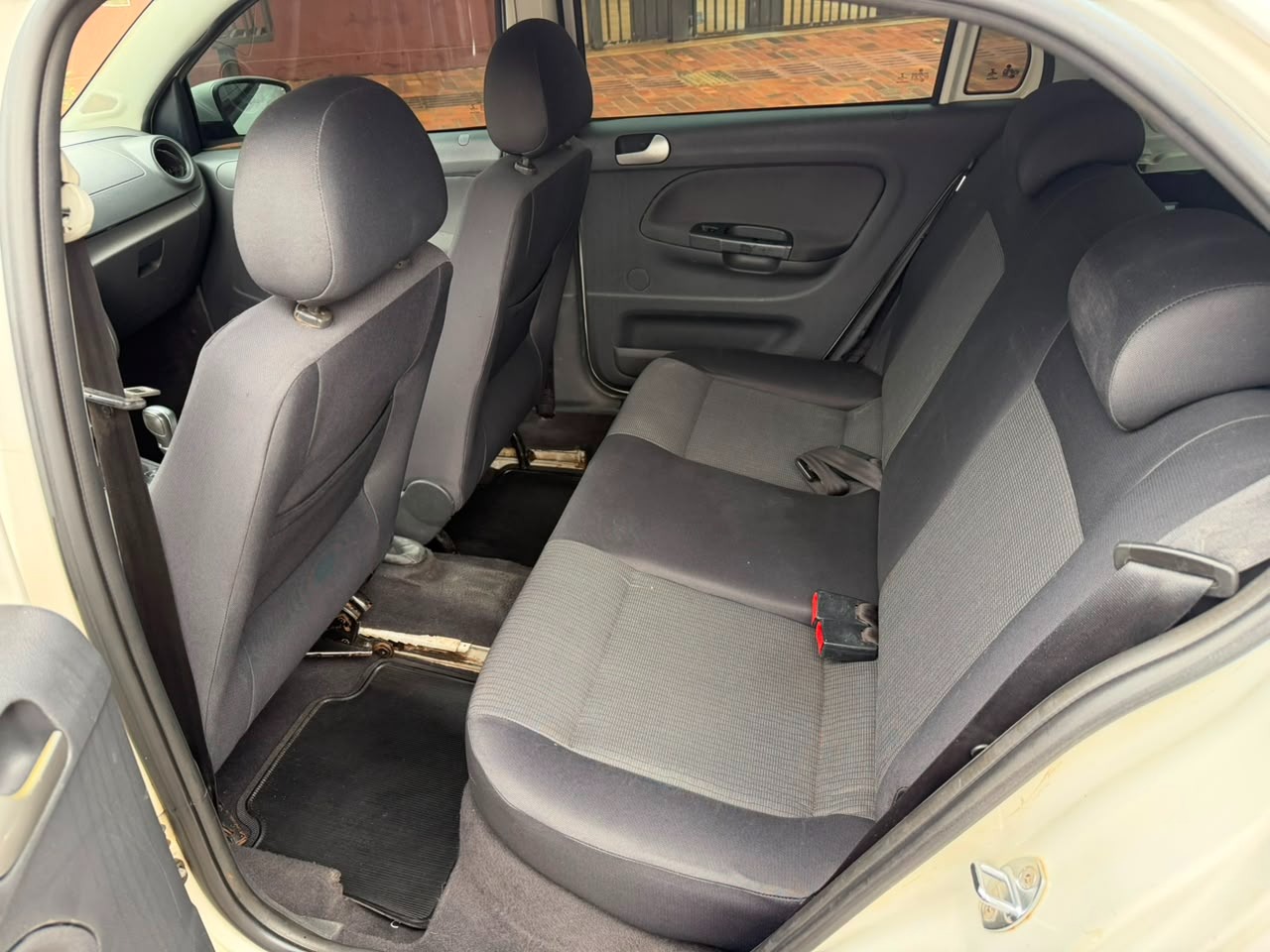 VOLKSWAGEN Gol 1.6 I-Motion 4p. 2013 - miniatura 7