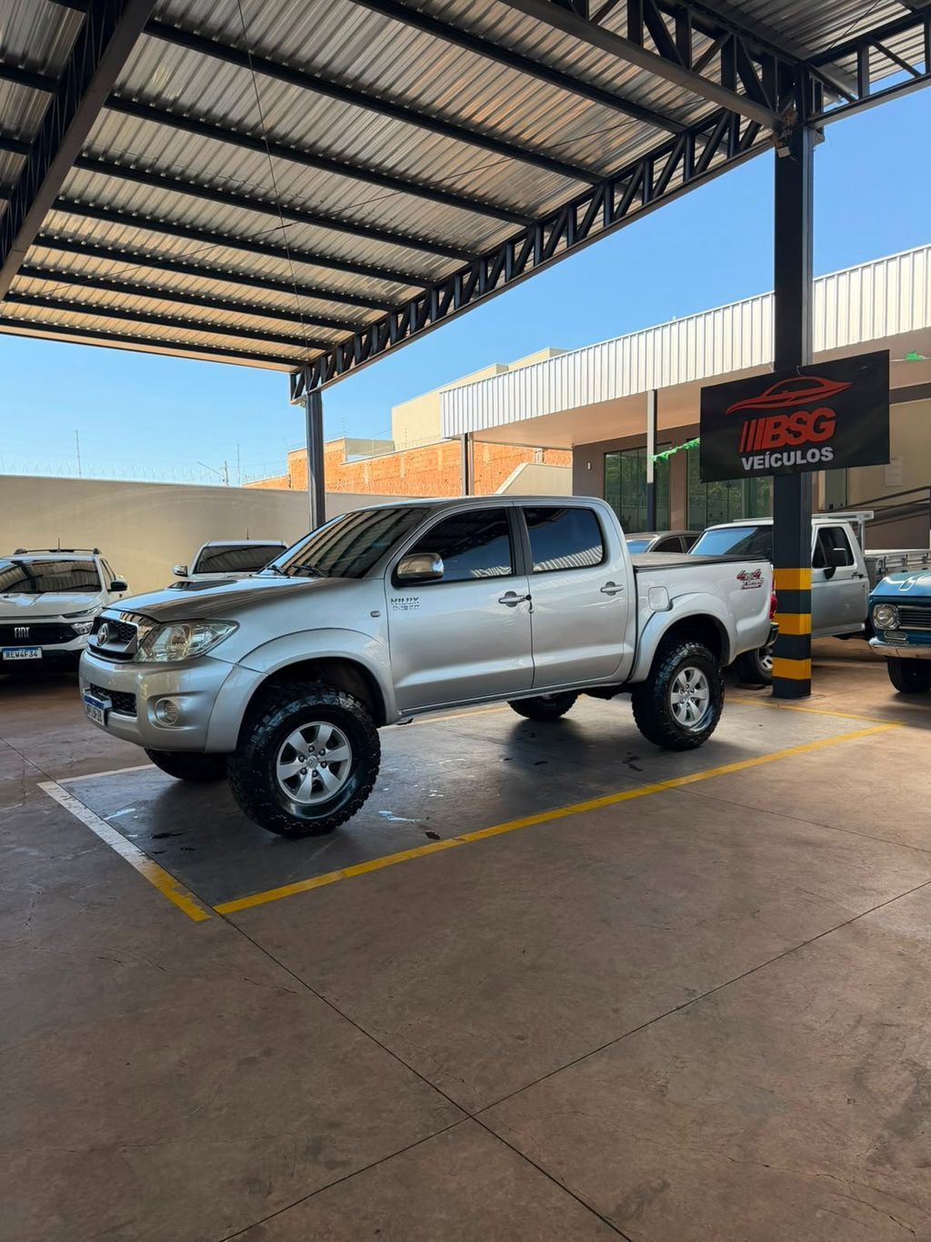 Vista principal de TOYOTA Hilux SRV D4-D 3.0TDi 16v C.D. 2010