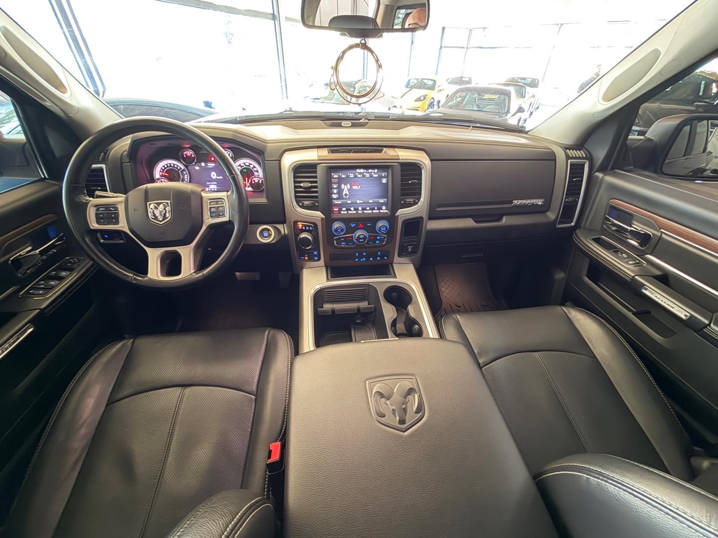RAM 1500 Classic Laramie 5.7 V8 4X4 C.D. 2022 - miniatura 6