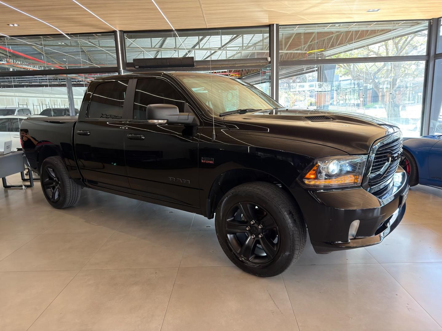 RAM 1500 Classic Laramie 5.7 V8 4X4 C.D. 2022 - miniatura 7