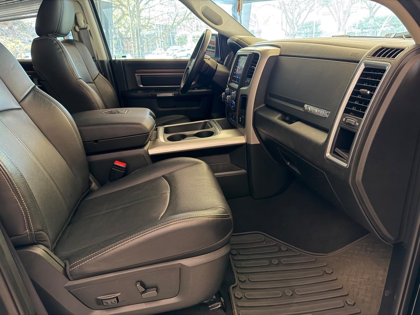 RAM 1500 Classic Laramie 5.7 V8 4X4 C.D. 2022 - miniatura 12