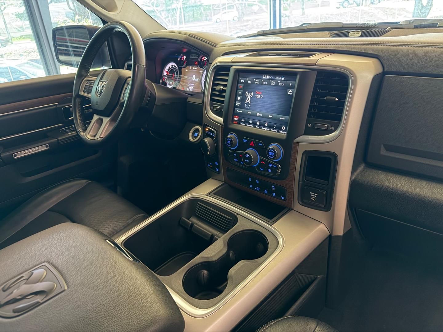 RAM 1500 Classic Laramie 5.7 V8 4X4 C.D. 2022 - miniatura 13