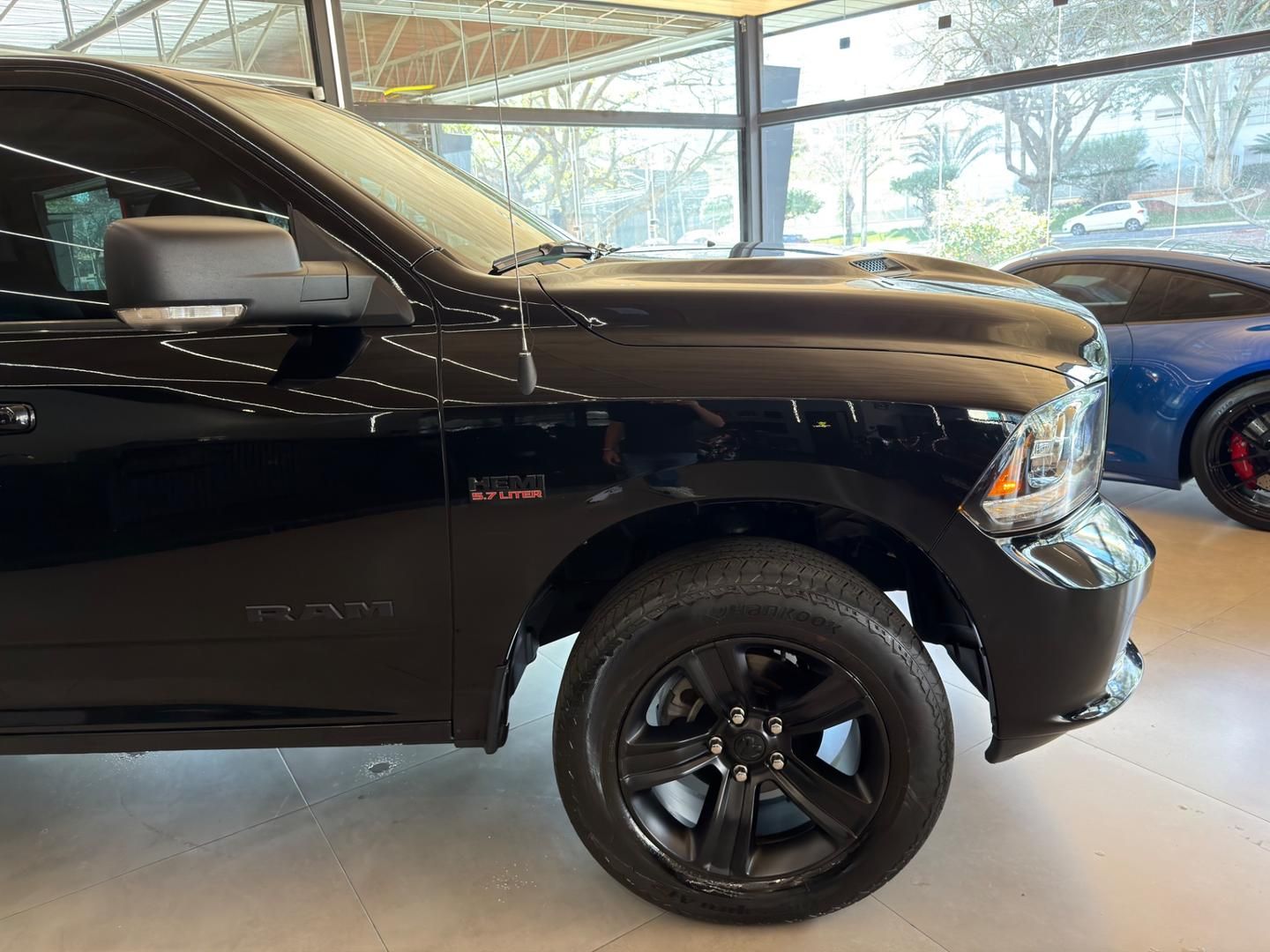 RAM 1500 Classic Laramie 5.7 V8 4X4 C.D. 2022 - miniatura 14