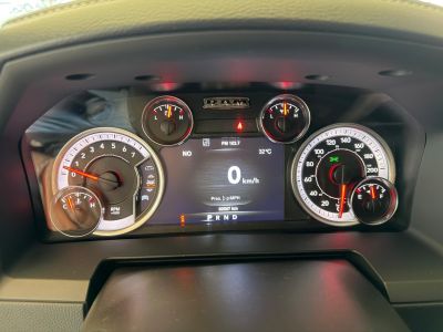 RAM 1500 Classic Laramie 5.7 V8 4X4 C.D. 2022 - miniatura 3