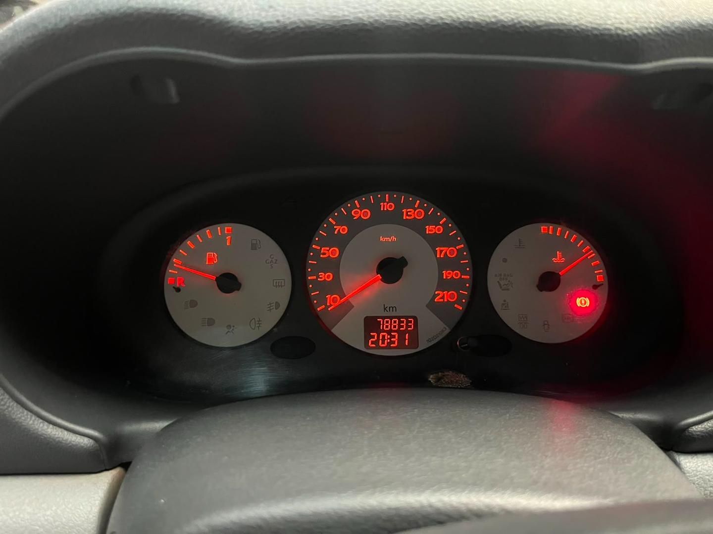 RENAULT Clio Hatch 1.0 16v 4p. 2006 - miniatura 9