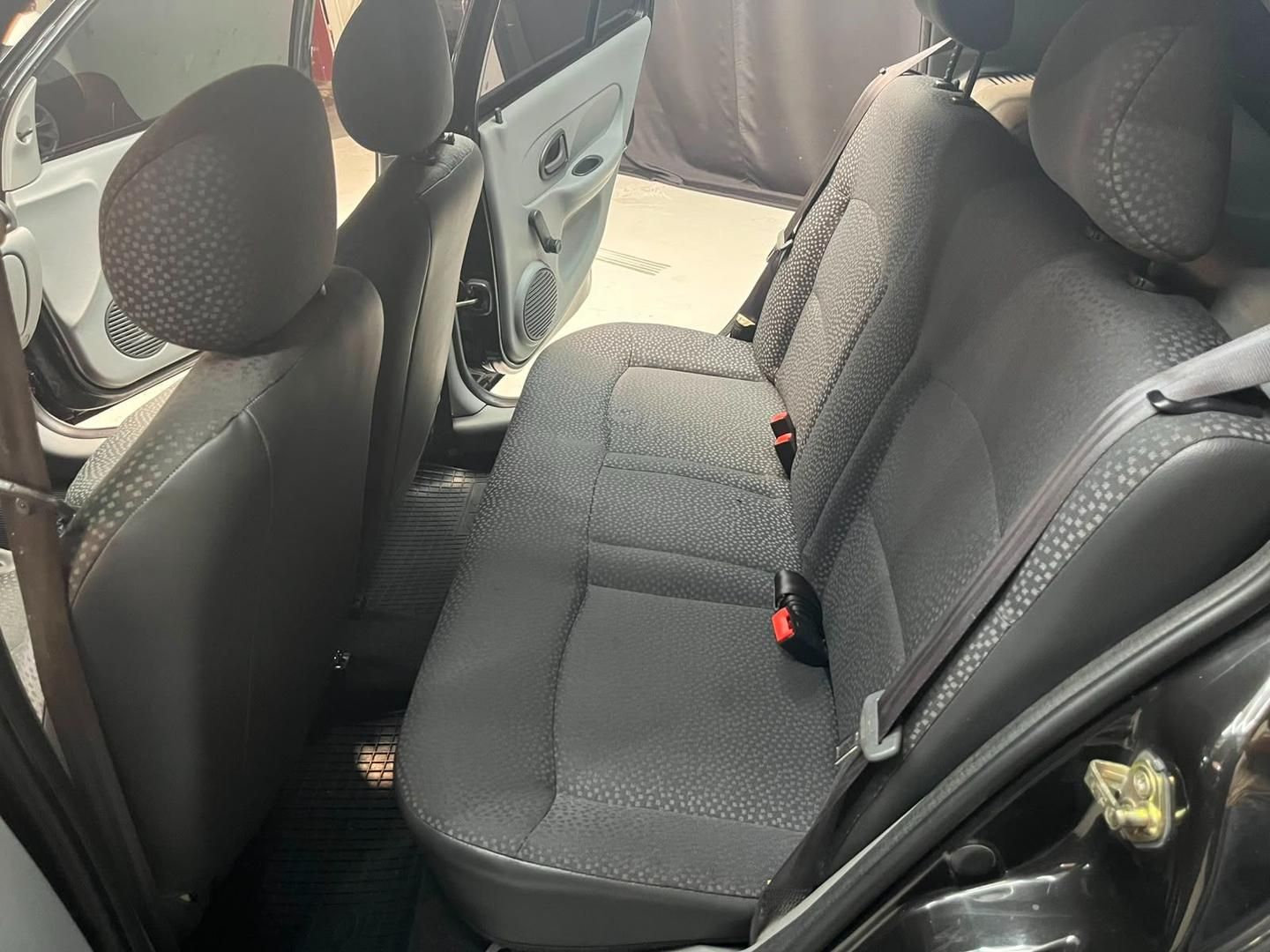 RENAULT Clio Hatch 1.0 16v 4p. 2006 - miniatura 10