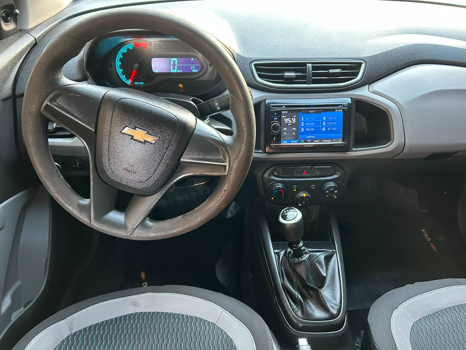 CHEVROLET Onix LS 1.0 2015 - miniatura 9
