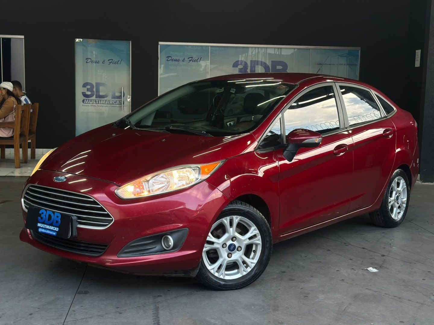 Vista principal de FORD Fiesta Sedan SE 1.6 16v Powershift 2015