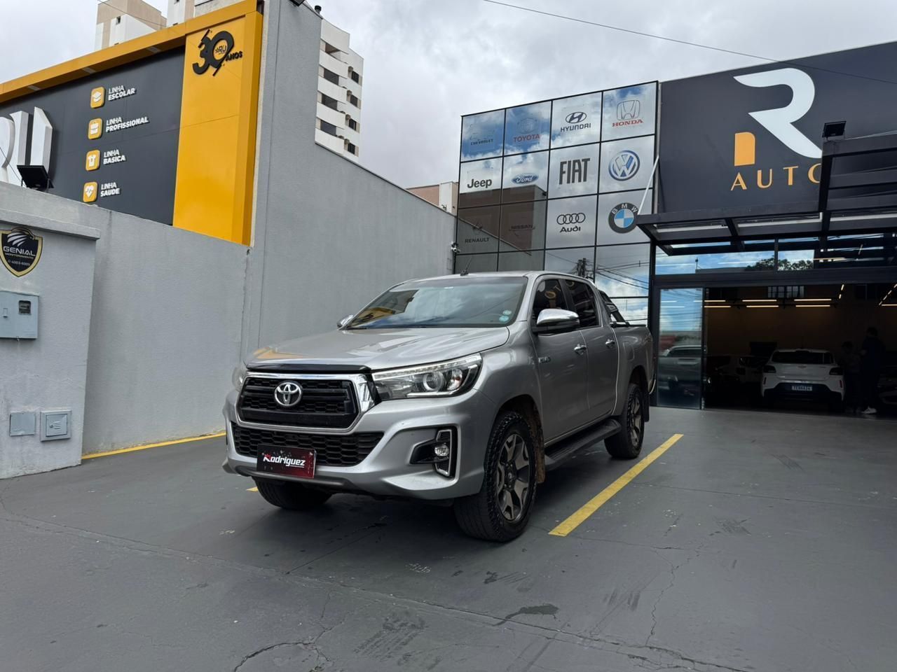 TOYOTA Hilux SRX D4-D 2.8TDi 16v 4X4 C.D. 2020 - miniatura 2