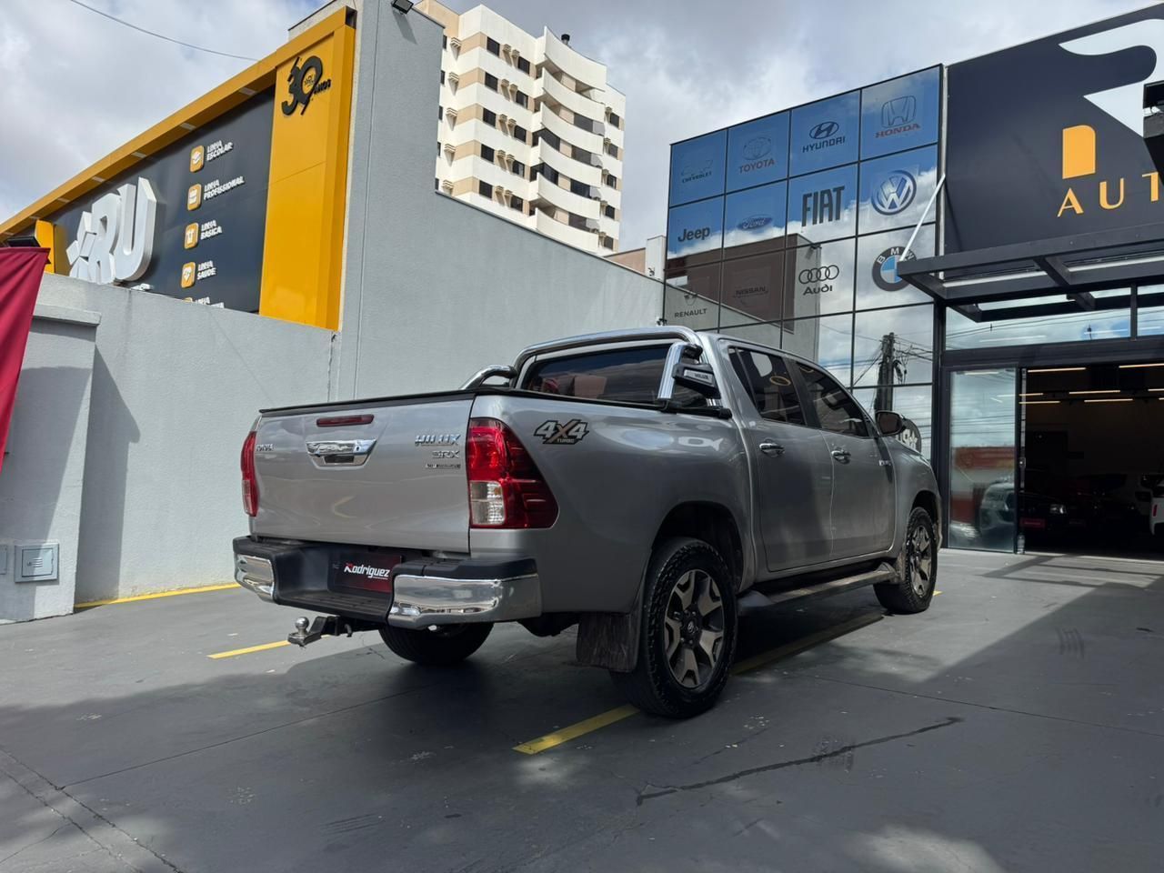 TOYOTA Hilux SRX D4-D 2.8TDi 16v 4X4 C.D. 2020 - miniatura 4