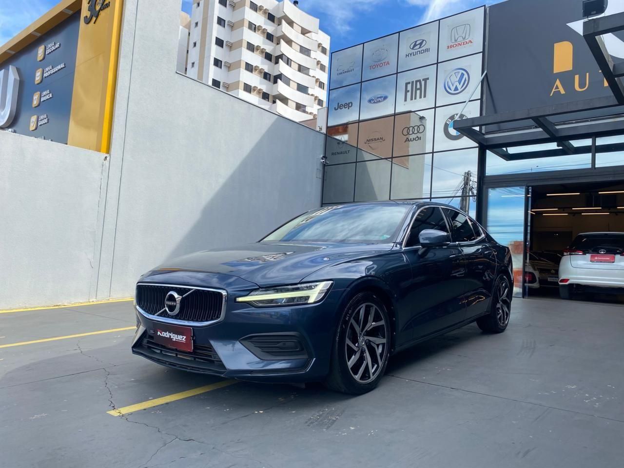 VOLVO S60 T-4 Momentum 2.0T 16v 2020 - miniatura 2