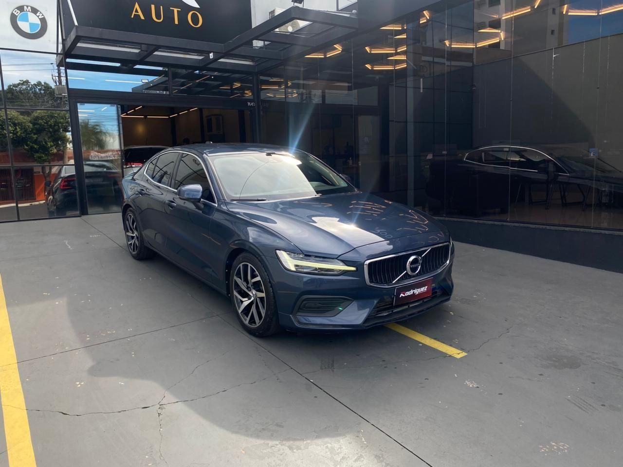 VOLVO S60 T-4 Momentum 2.0T 16v 2020 - miniatura 3