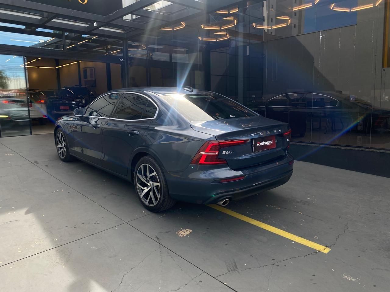 VOLVO S60 T-4 Momentum 2.0T 16v 2020 - miniatura 4