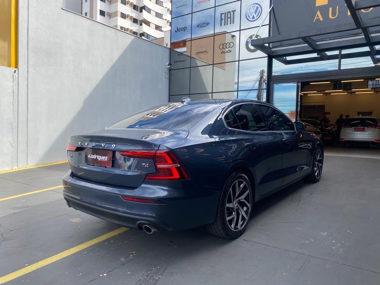VOLVO S60 T-4 Momentum 2.0T 16v 2020 - miniatura 5